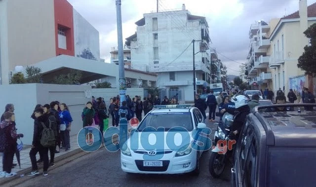 Με τους μαθητές τα βάζουν οι ανθέλληνες – Μέλη της ΚΝΕ προσπάθησαν να σταματήσουν καταλήψεις για την Μακεδονία – Έντονο κλίμα